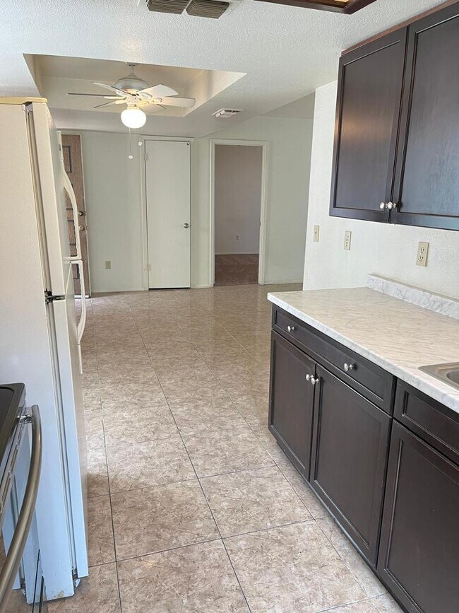 Building Photo - 3119 W Cochise Dr