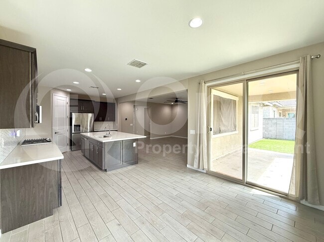 Building Photo - 5542 N 107th Ln