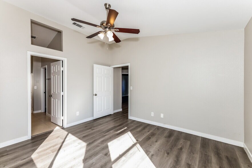 Building Photo - 2181 Hearts Club Dr