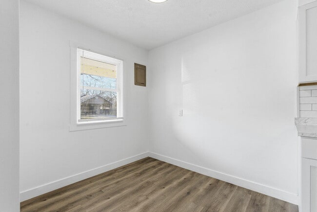 Building Photo - 520 N Park Ave