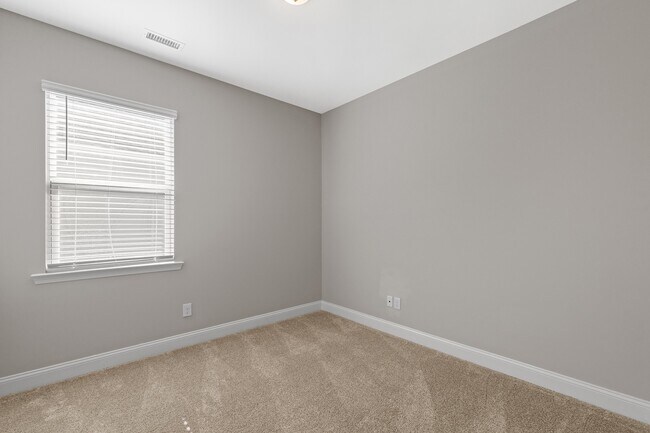 Building Photo - 138 Willow Grove Ln