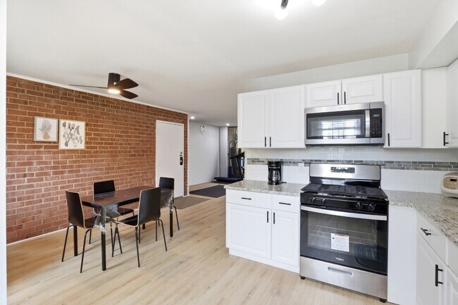 Building Photo - 742 Quince Orchard Blvd