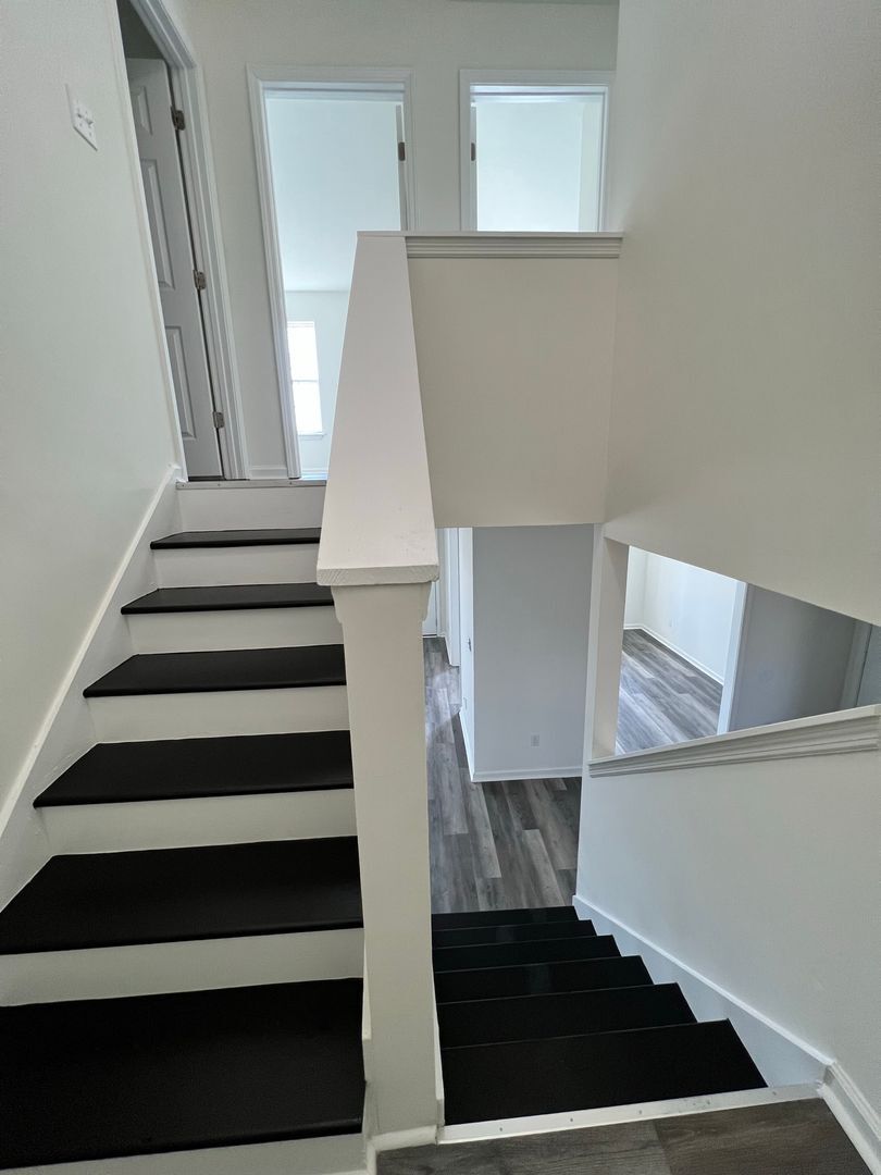 Building Photo - 829 Sylvan Dr