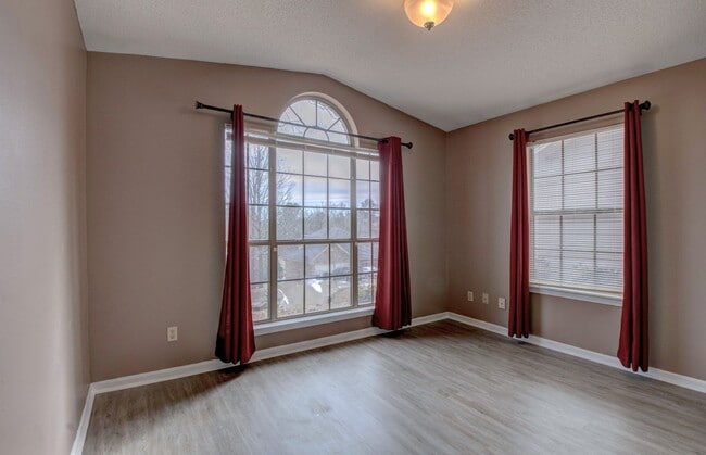 Building Photo - Highly Desirable 3-Bedroom Home with Modern Comforts.