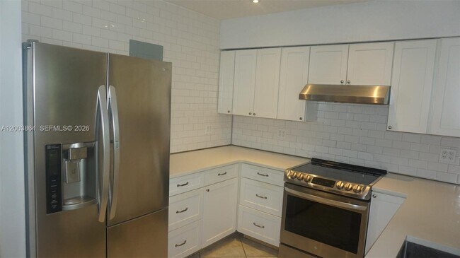 Building Photo - 853 NE 37th St