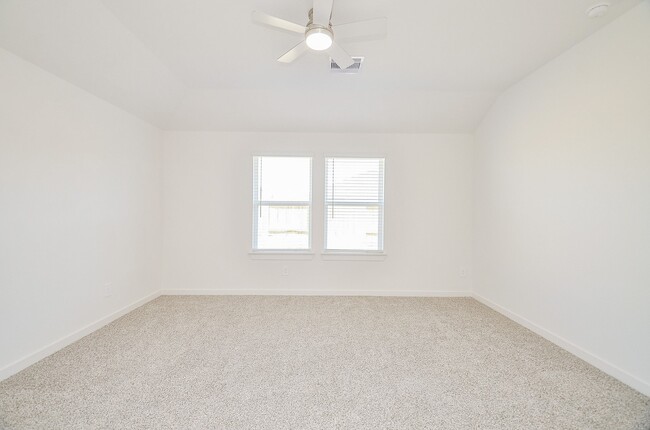 Building Photo - 31134 Royal Acrs Ct