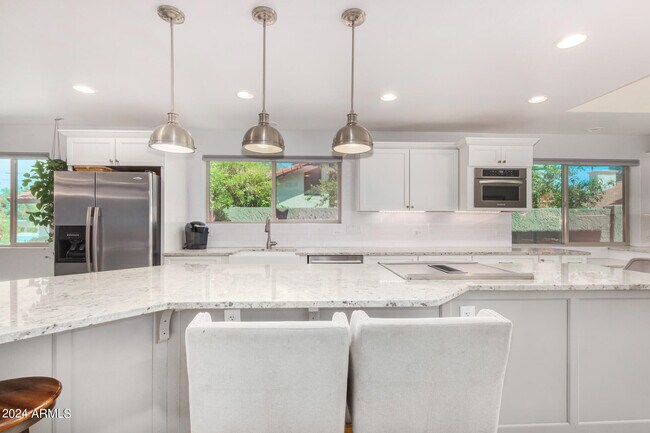 Building Photo - 321 E Aspen Way