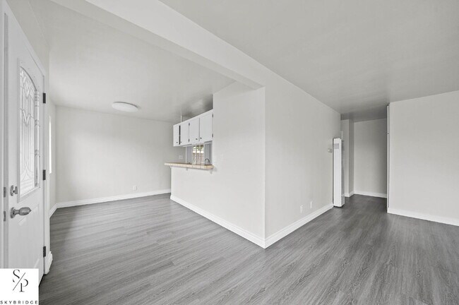 Building Photo - "Charming 2-Bed Sanctuary in the Heart of Downey – Your Ideal Urban Retreat Awaits!"
