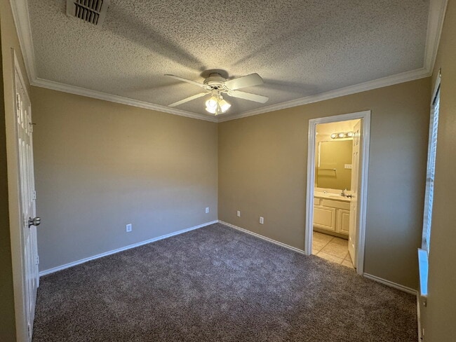 Building Photo - Captivating Home Located in Northwest Corr...