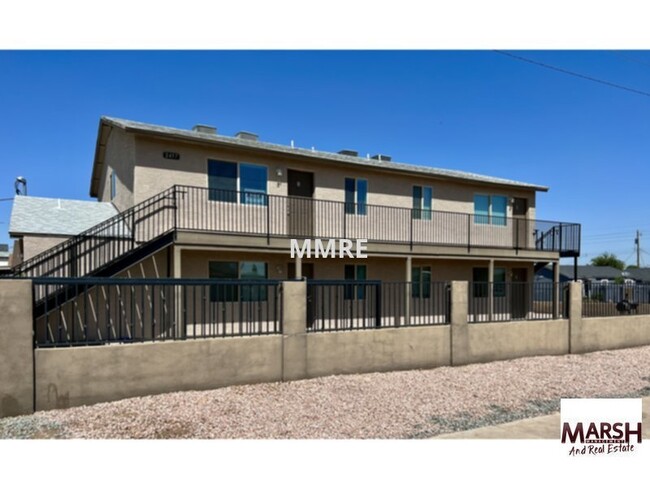 Building Photo - Updated 3 bedroom condo in Phoenix!