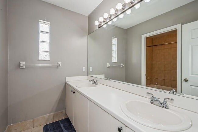 Building Photo - 5315 NW 126th Dr