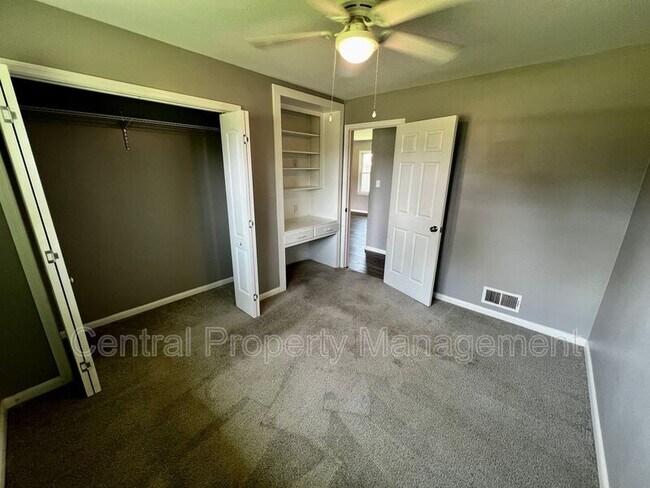 Building Photo - 104 Madison Cir
