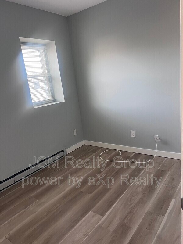 Building Photo - 56 Johnson St