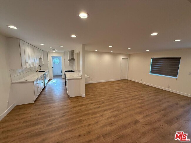Building Photo - 9846 Monogram Ave