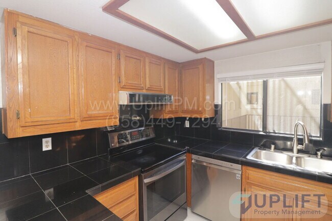 Building Photo - 5170 Clairemont Mesa Blvd