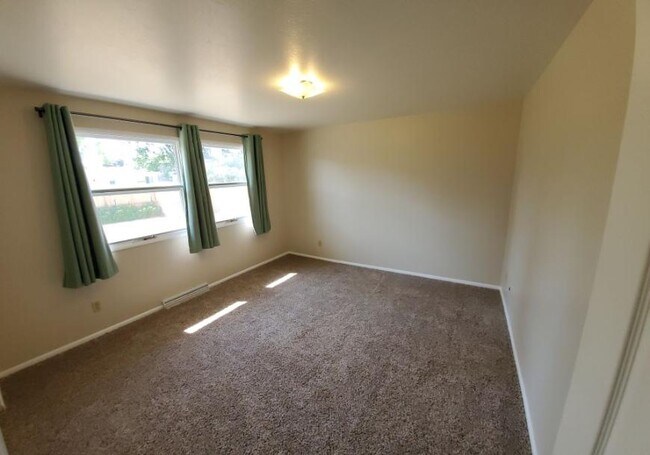 Building Photo - 3 bedroom in Billings MT 59102