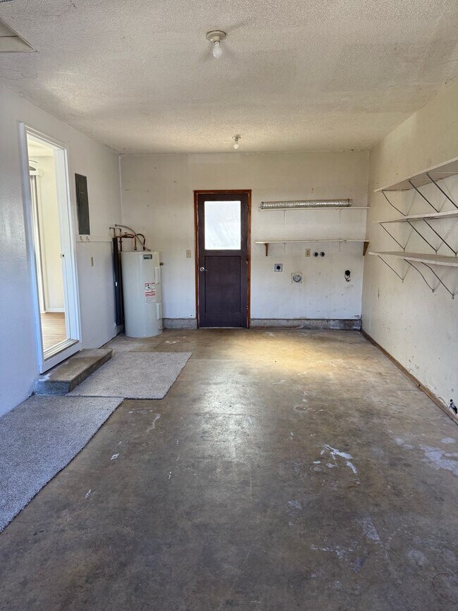 Building Photo - 2425 State St