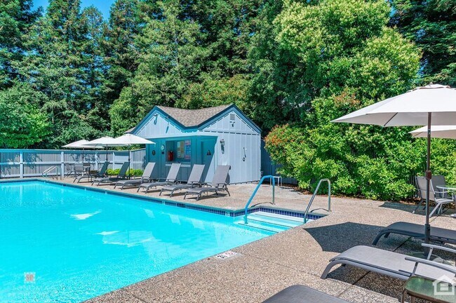 Building Photo - Attractive 3bd/2.5ba Townhouse in Sonoma Greens!