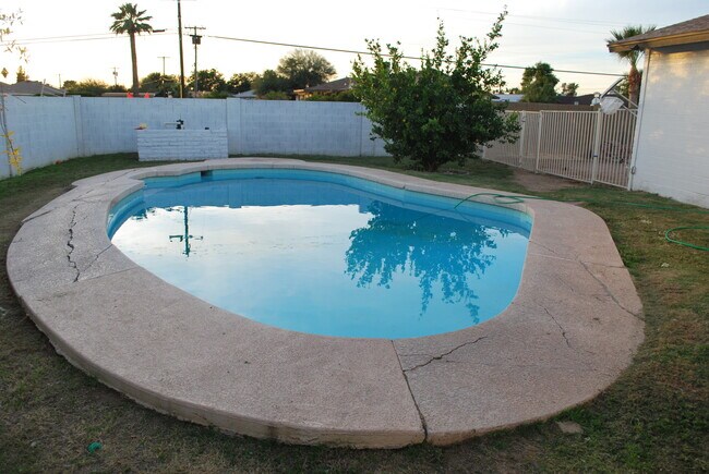 Building Photo - 2057 W Village Dr