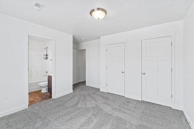 Building Photo - 14888 S Sliding Rock Way