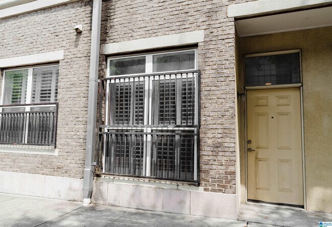 Building Photo - 2020 5th Ave S