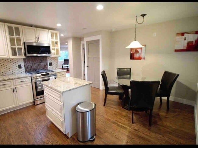 Building Photo - 2925 Newton St