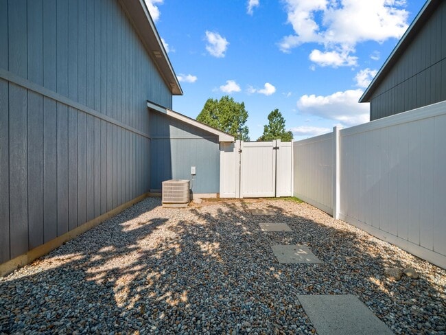 Building Photo - 1618 N Potomac River Ln