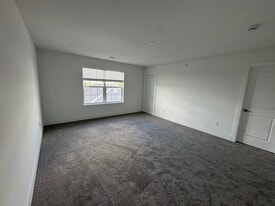 Building Photo - 203 8th St
