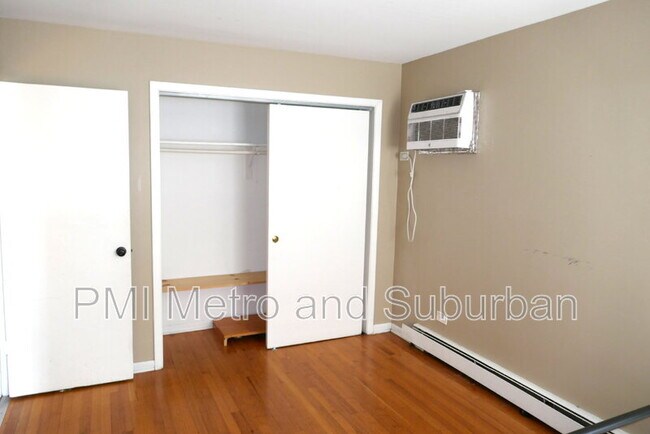 Building Photo - 828 N Austin Blvd