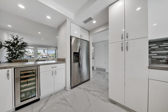 Building Photo - 88 La Ronda Dr