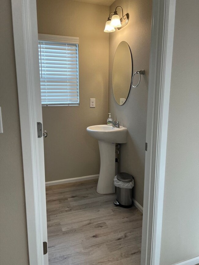 Building Photo - Beautiful 3 Bedroom Townhome in Dupont