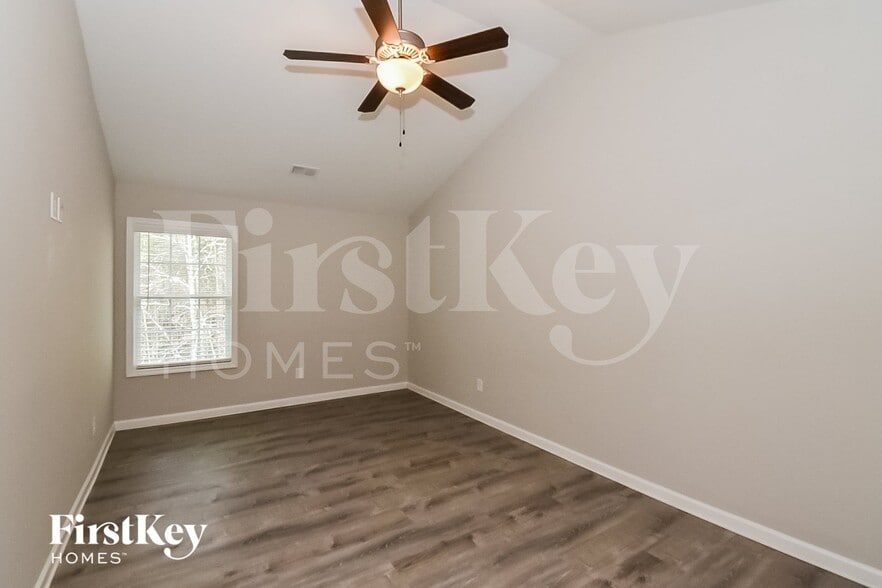 Building Photo - 273 Cliffhaven Cir