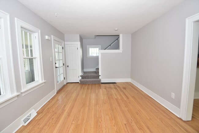 Building Photo - Near Notre Dame  2 Story 3 bedroom with 2 car garage