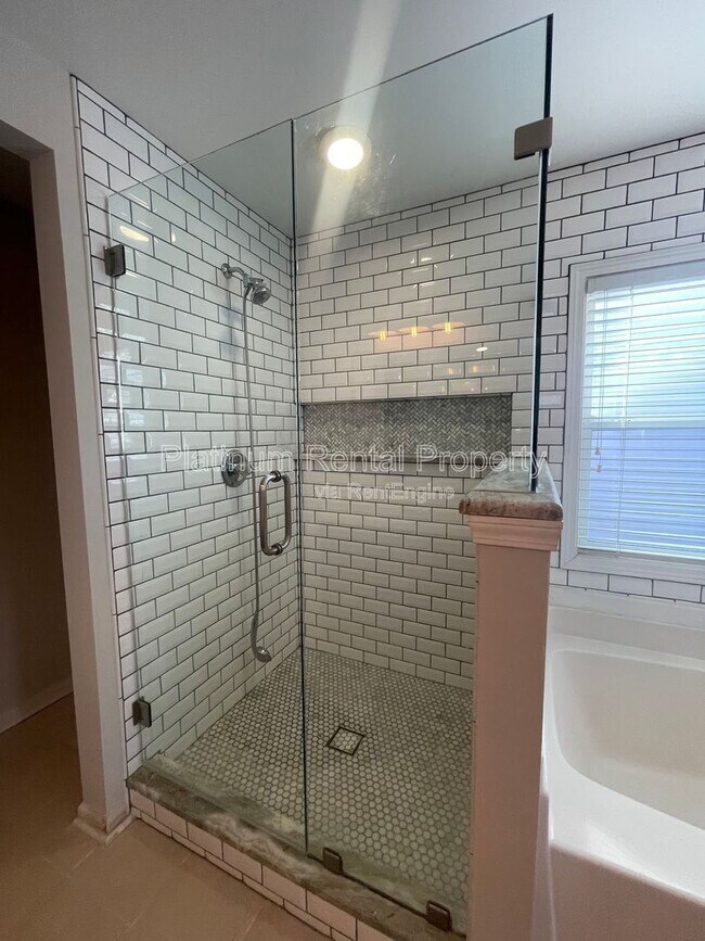 Building Photo - 5545 Weddington Dr