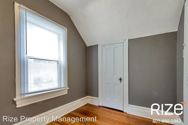 Building Photo - 327-333 E 100 S