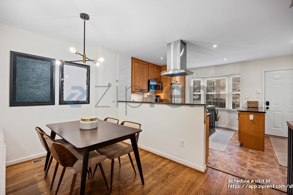 Building Photo - 1183 N Vernon St