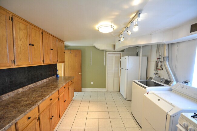 Building Photo - 358 Walnut Ave