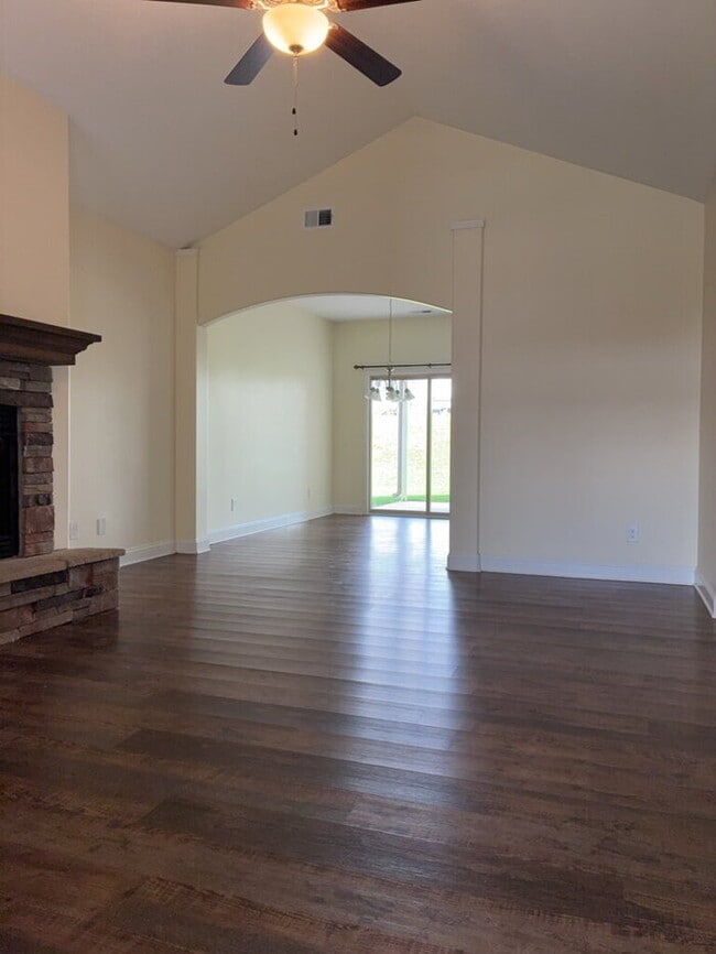 Building Photo - "Charming 3-Bedroom Home with 2 Full Baths in Greenville's Forest Ridge!"