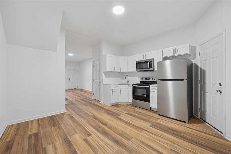 Building Photo - 5629 W Girard Ave