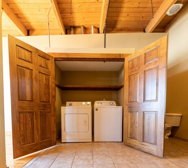 Building Photo - Large One Bedroom One and half bath Loft A...