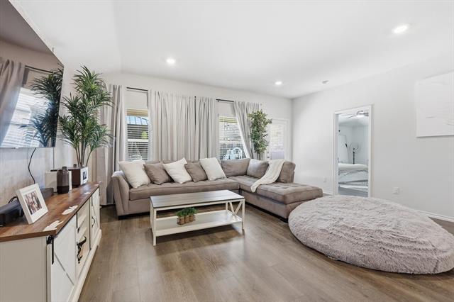 Building Photo - 3934 Dickinson Ave