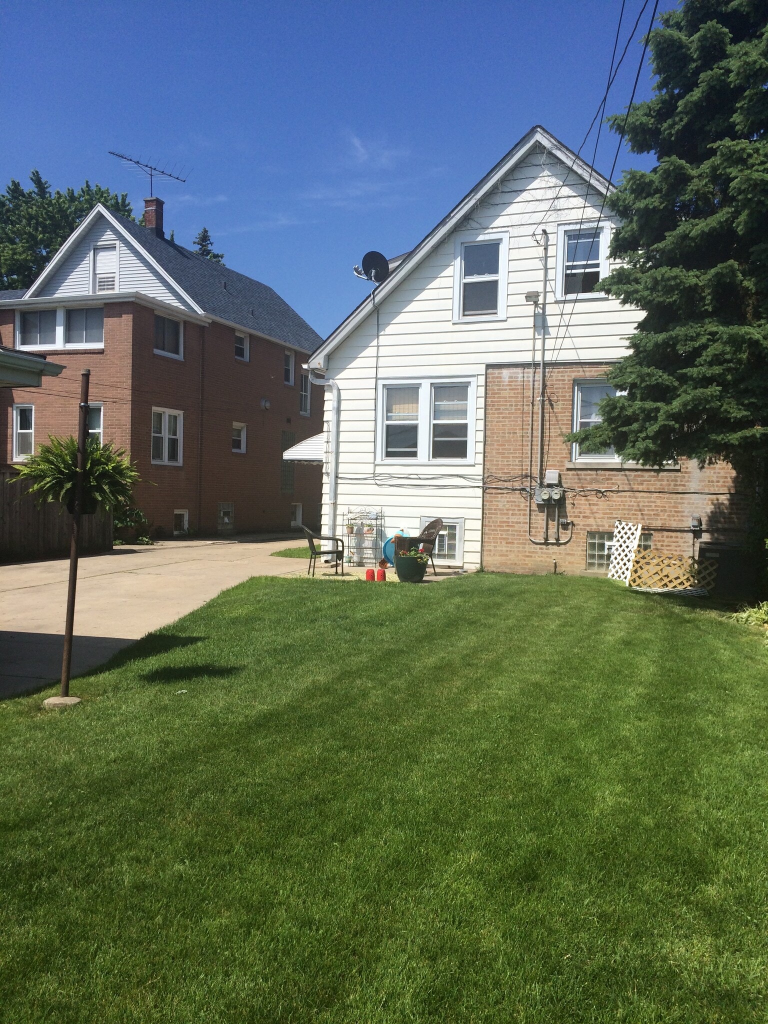 Back Yard - 711 N 11th Ave