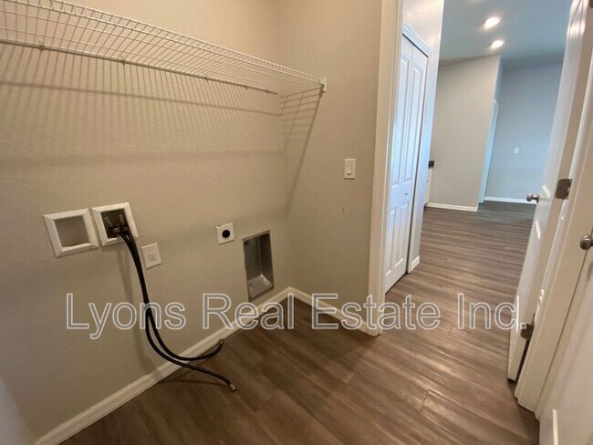 Building Photo - 2497 Cortland Ave