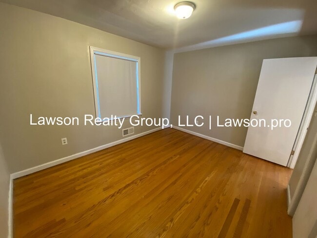 Building Photo - Raleigh Court -Three Bedroom Ranch with Basement