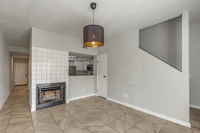 Building Photo - 8725 Victorian Village Dr