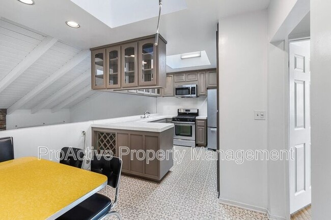 Building Photo - 612 Marie Ave