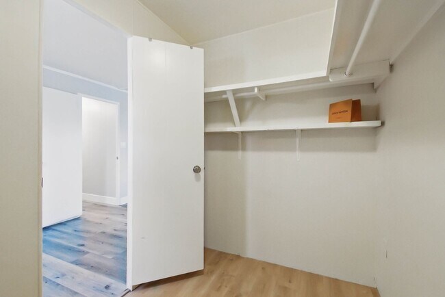 Building Photo - Highly Desirable Double Wide 55+ Home in Rancho Escondido!