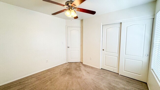 Building Photo - Spacious 3-Bed + Loft & Den | Granite Coun...