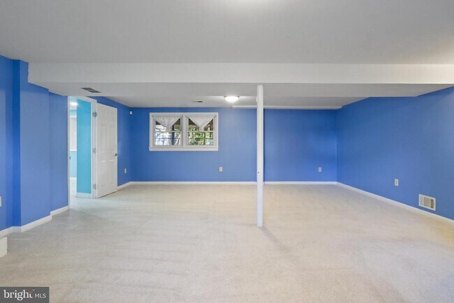 Building Photo - 5812 Helmsdale Ln
