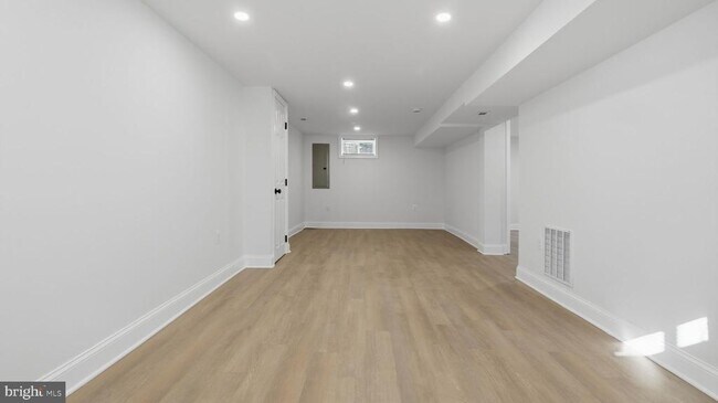 Building Photo - 5633 Jamestown Rd